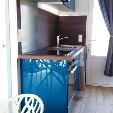 conceptarchideco17-gite-renovation-lajarrie-amenagement-cuisinebleue-hotel- larochelle-charentemaritime-gitedefrance