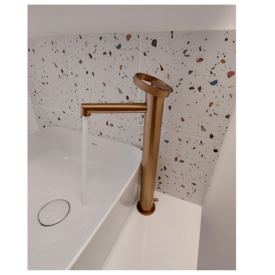 conceptarchideco17-robinetteriebronze-gessi-salldebain-immo-hautdegamme-carrelage-vasque